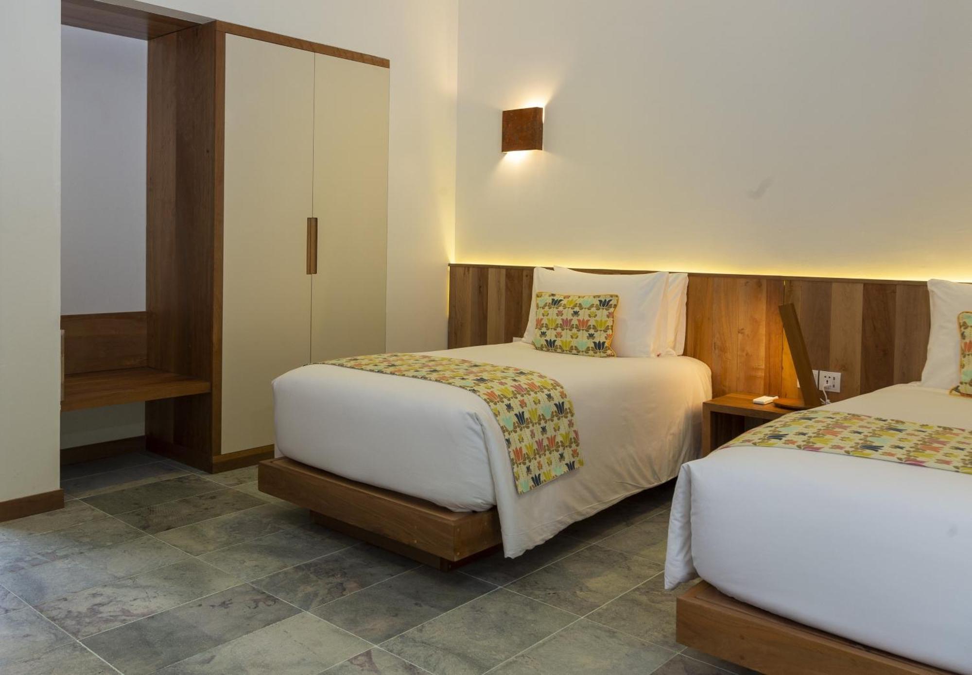 Island Center Point Hotel Koh Rong Sanloem Exterior photo